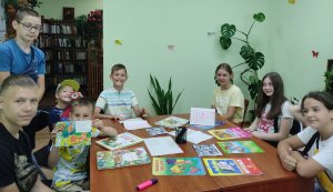 Пізнавально-ігровий колаж ”На дозвіллі не сумуй: прочитай і поміркуй» Бібліотека під відкритим небом