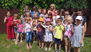 Творча лабораторія ”Барвистий метелик” Бібліотека під відкритим небом