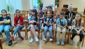 Пізнавальна  мандрівка «Від кульбабки до троянди» Бібліотека під відкритим небом