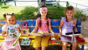 Голосні читання улюблених творів «Виходь у двір читати!»