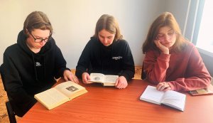 Літературний огляд «Талант надзвичайний і суперечливий»