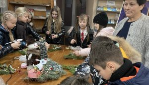Творча майстерня ”Новорічні віночки своїми руками”