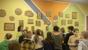 Мистецька виставка ”Мандруємо Україною”