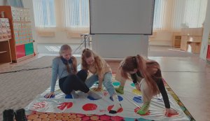 Бібліотуса ”Родинні вихідні в бібліотеці для дорослих та малечі”