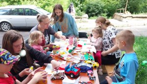 «Бібліотечна альтанка»  (в рамках проекту «Бібліотека під відкритим небом») (Рівне. Літо. Музика)