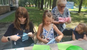 Майстер-клас по виготовленню квітів з паперу