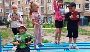 Книго-панорама «Є у кожного день народження. Книги ювіляри – 2024» (Бібліотека під відкритим небом)