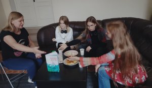 Літературне чаювання «Поговоримо про почуття. Галина Манів «Викрадачі почуттів»»