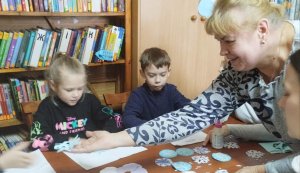 Майстер-клас ”Сніжинки витинанки”