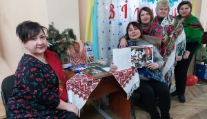 Фотосесія з хусткою «Незбагненне диво України»
