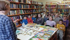 Літературний портрет-огляд «Повернутись назад у дитинство» 