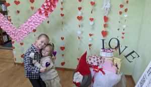 Гурток «Клуб_ОК: Творчий куточок в бібліотеці»  майстер-клас «Солодкі квіти для коханих» (до Дня Святого Валентина)