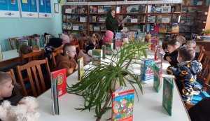 Літературна година «Почитай мені казку» (Тиждень дитячої та юнацької книги  «Книга змінює світ»)