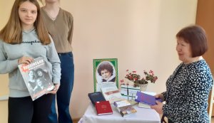 Літературна вітальня «Ліна Костенко: життя у слові» (Тиждень дитячої та юнацької книги  «Книга змінює світ»)