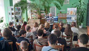 Літературні читання поетичної збірки Максима Рильського «На білих островах» (Тиждень дитячої та юнацької книги  «Книга змінює світ»)