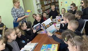 Огляд книжкових новинок «Книжкова веселка» (Тиждень дитячої та юнацької книги  «Книга змінює світ»)