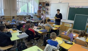 Літературна година «Якщо народ співає і сміється, то значить – в нім здорове серце б’ється» (До Дня сміху)