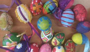 Виставка великодніх візерунків «Творчі барви Великодня» 