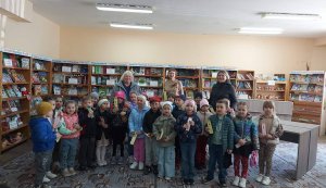 Літературний ранок «На світі все починається з мами» (До Дня матері)