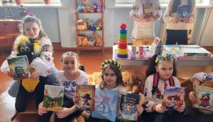 Парад світлин «У рідному краї цвітуть вишиванки» (До Дня вишиванки)