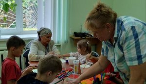Майстер-клас ”Квіти оживають у руках” («Бібліотека під відкритим небом – 2025» в рамках мистецького проєкту «Рівне. Літо. Музика – 2025»)