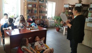 Ігрова карусель «У вікно сонце зазирає, до розваг дітей закликає» 