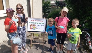 Арт-майданчик «Бібліотека – територія творчості: кит з кольорового паперу»  («Бібліотека під відкритим небом – 2025» в рамках мистецького проєкту «Рівне. Літо. Музика – 2025»)