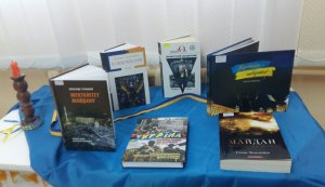 До Дня вшанування подвигу Революції Гідності  та увічнення пам’яті Героїв Небесної Сотні  в книгозбірнях міста діють виставки-інсталяції