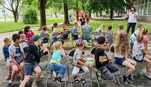 Веселі розваги «Не в службу, а в дружбу» («Бібліотека під відкритим небом – 2025» в рамках мистецького проєкту «Рівне. Літо. Музика – 2025»)