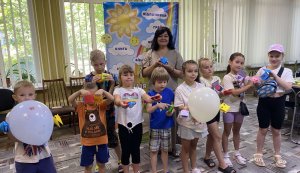 Еко читання «Виходь у двір читати» («Бібліотека під відкритим небом – 2025» в рамках мистецького проєкту «Рівне. Літо. Музика – 2025»)