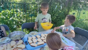 Конкурс «Веселі кухарі» («Бібліотека під відкритим небом – 2025» в рамках мистецького проєкту «Рівне. Літо. Музика – 2025»)