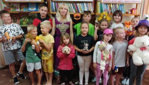 Казковий марафон «Казки маленькі, а розуму в них багато» («Бібліотека під відкритим небом – 2025» в рамках мистецького проєкту «Рівне. Літо. Музика – 2025»)