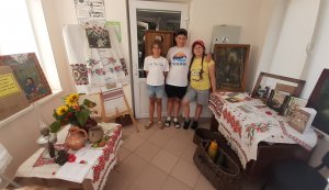 Виставка-інсталяція «Забудеш рідний край – твоє всохне коріння» 