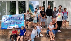 Літературна галявина «Веселі ерудити» («Бібліотека під відкритим небом – 2025» в рамках мистецького проєкту «Рівне. Літо. Музика – 2025»)