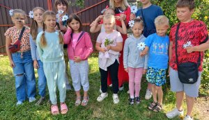 Майстер-клас «Умілі руки – чудові вироби» («Бібліотека під відкритим небом – 2025» в рамках мистецького проєкту «Рівне. Літо. Музика – 2025»)