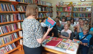 Бібліотечний урок ”Будеш з книгою дружити - буде в світі легше жити”