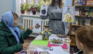Гурток «Клуб_ОК: Творчий куточок в бібліотеці»: арт-заняття «Я модельєр» 