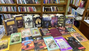 Виставка-визитівка «Тут не має нудних книг»  (До 55-річчя від дня народження Андрія Кокотюхи, українського письменника)