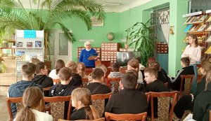 Поетична година ”Тримати своїх в обіймах думок...”