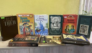Виставка-портрет ”Марк Твен - неперевершений майстер сміху” (До 190-річчя від дня народження Марка Твена, американського письменника)