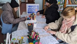 Гурток «Клуб_ОК: Творчий куточок в бібліотеці»: арт-заняття – малюнок для воїнів «Дякую Захиснику» 
