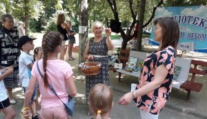 Бібліомікс «Багато в світі є чудес, все викликає інтерес» у «Бібліотеці під відкритим небом»