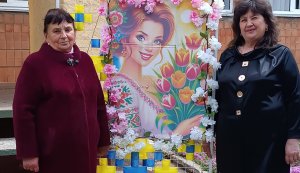Посвята матері «Дарую всю землю, ліси і моря — ти краща у світі, матусю моя» (до Дня Матері)
