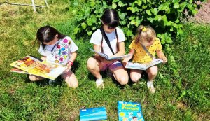 Бібліотур літератур «Відчуй світ на дотик: читаємо книги про подорожі» (Бібліотека під відкритим небом – 2026)