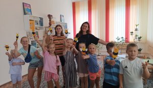 Бібліомікс «Бджолиний дивосвіт» (до Дня пасічника України) (Бібліотека під відкритим небом – 2026)