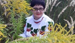 Лідія Микитівна Гольонко (Павлюк) – поетеса, дитяча письменниця, авторка й виконавиця власних пісень. 
