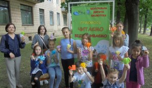 Колаж дитячої творчості  «Творимо разом» у «Бібліотеці під відкритим небом»