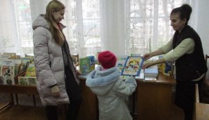 До Міжнародного дня рідної мови в бібліотеках Рівненської централізованої бібліотечної системи презентовані виставки-інсталяції
