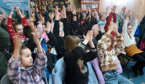 Інформаційна година ”Дивовижні факти про книгу”  (Тиждень дитячої та юнацької книги)